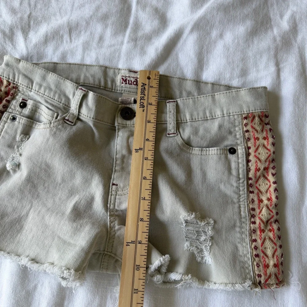 Mudd‎ Boho Embroidered Side Panel Cutoff Denim Shorts Khaki Size 7 Distressed